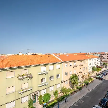 Guestready - A Charming Near Alvalade Лиссабон