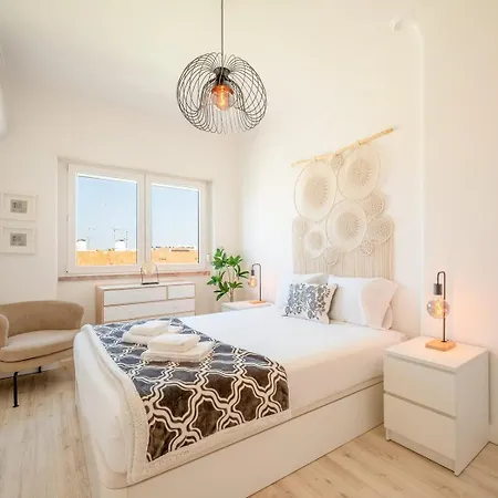 Daire Guestready - A Charming Near Alvalade *